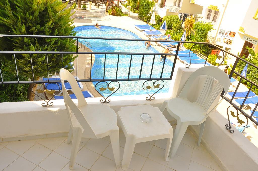 Midnight Sun Hotel Side Exterior foto